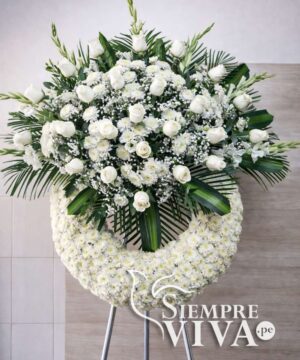Corona Grande de Rosas Blancas, Pompones y Fino Follaje
